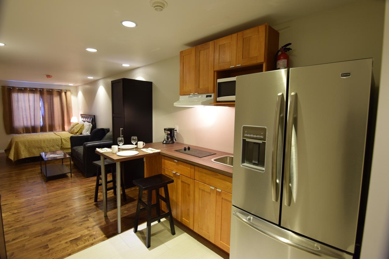 The Lion Inn & Suites Chetwynd Exteriér fotografie