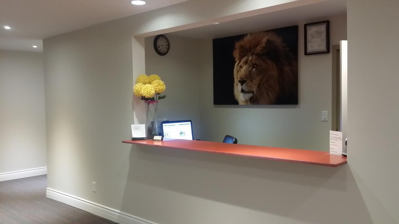 The Lion Inn & Suites Chetwynd Exteriér fotografie
