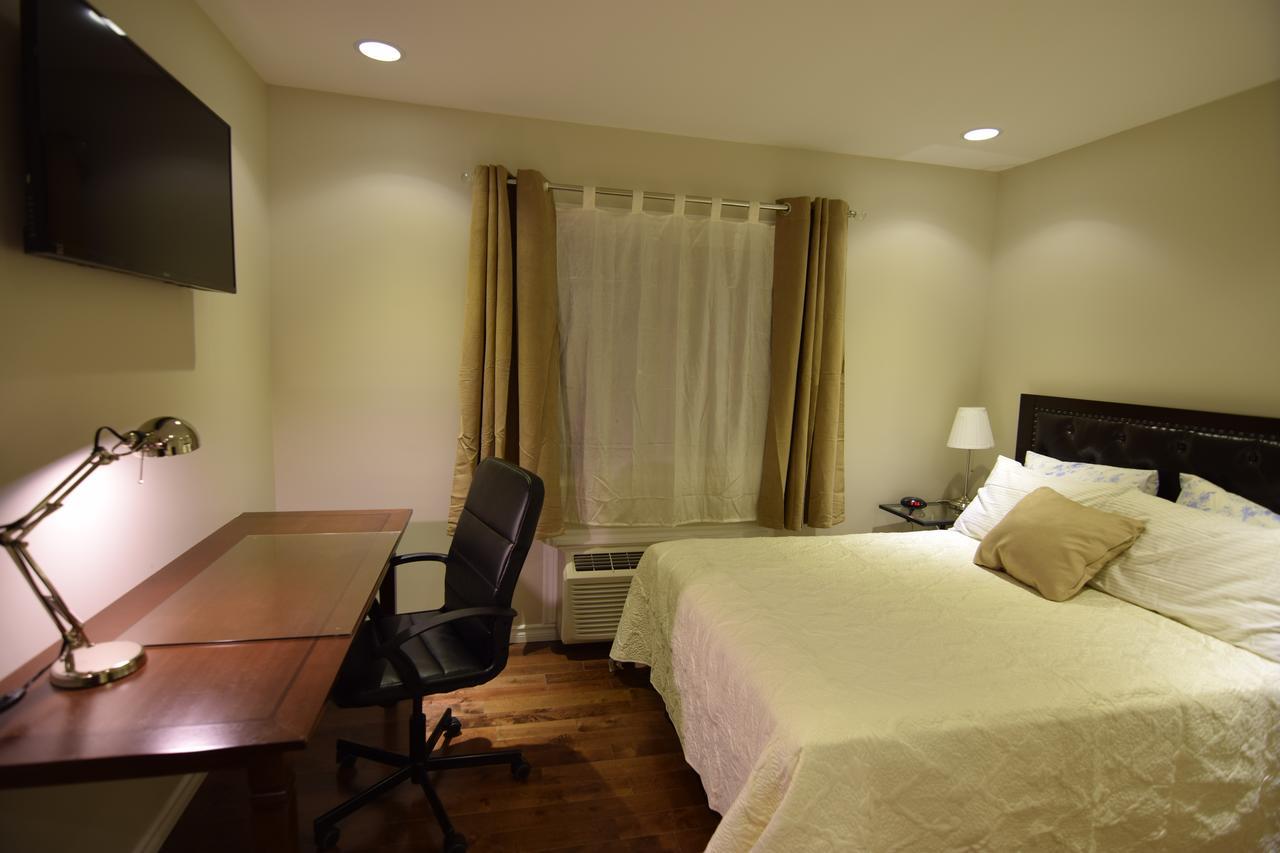 The Lion Inn & Suites Chetwynd Exteriér fotografie
