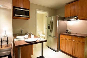 The Lion Inn & Suites Chetwynd Exteriér fotografie